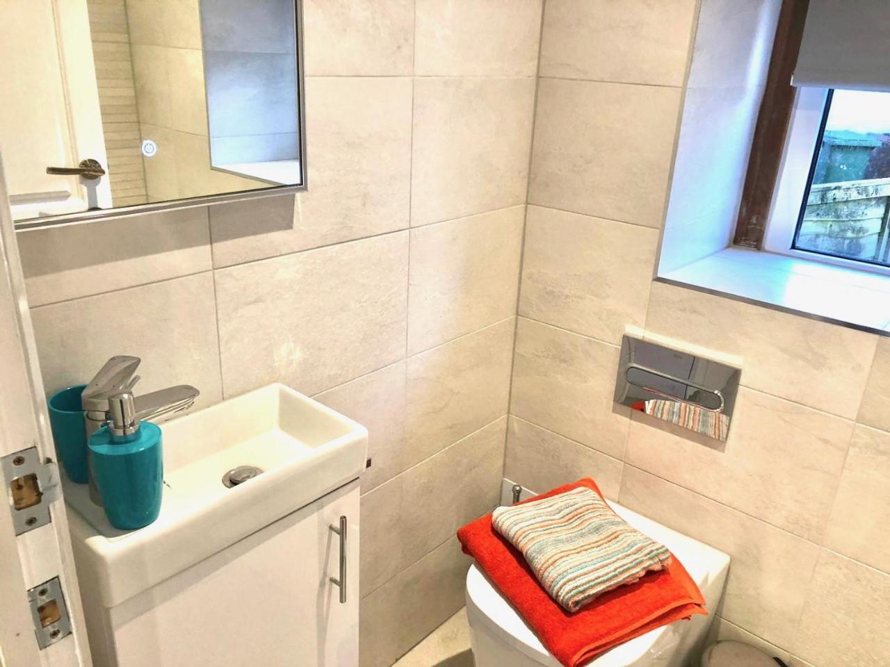 Byevo Almar Villa - Close To City And Airport - Perfect For Contractors Or Large Groups Глазгоу Екстериор снимка